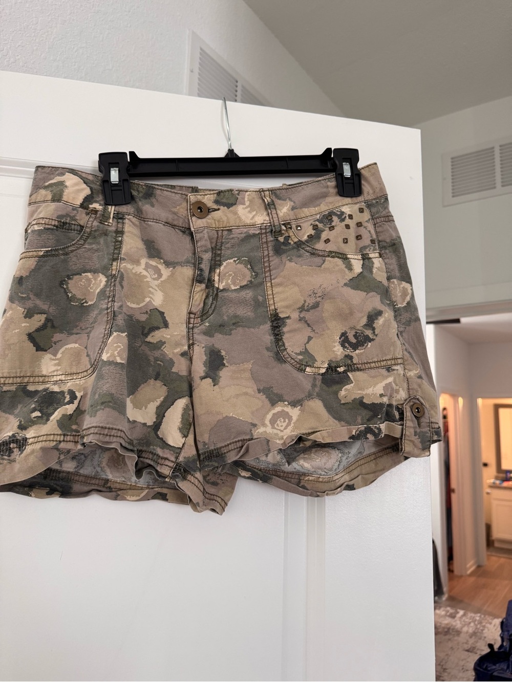 Apt. 9 Floral Camo Cargo Shorts in Beige and Olive